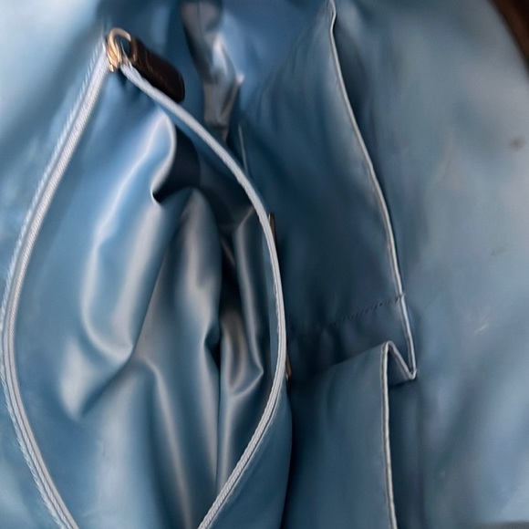 Coach Embossed C Patent Leather
Black Tote Bag Shoulder bag zip closure - Picture 8 of 16